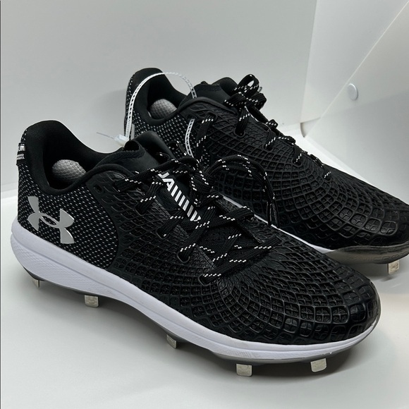 Under Armour Other - Womens UNDER ARMOUR GLYDE 2.0 METAL FASTPITCH SOFTBALL CLEATS BLACK/WHITE 8.5